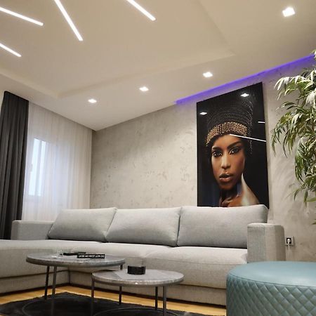 House Of Mac Apartments Ni Екстериор снимка