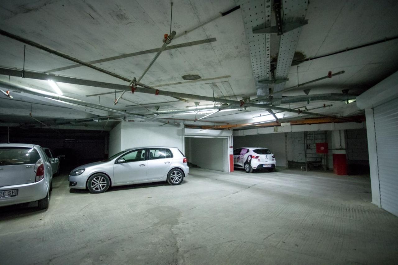 House Of Mac Apartments Ni Екстериор снимка