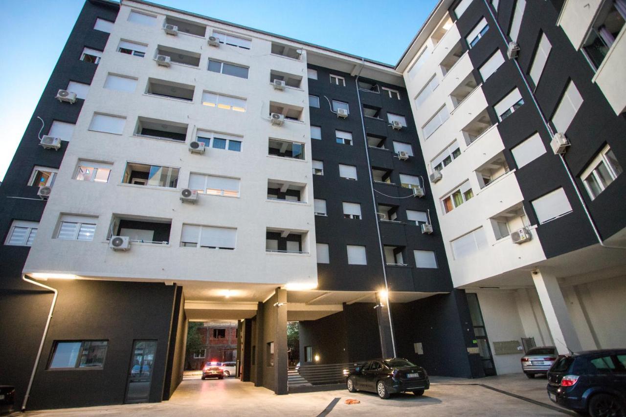 House Of Mac Apartments Ni Екстериор снимка