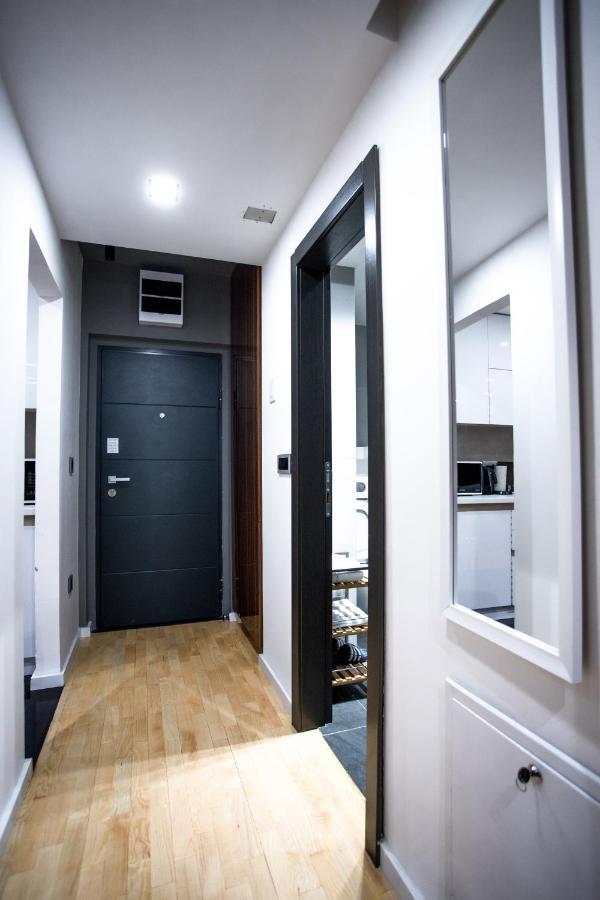 House Of Mac Apartments Ni Екстериор снимка