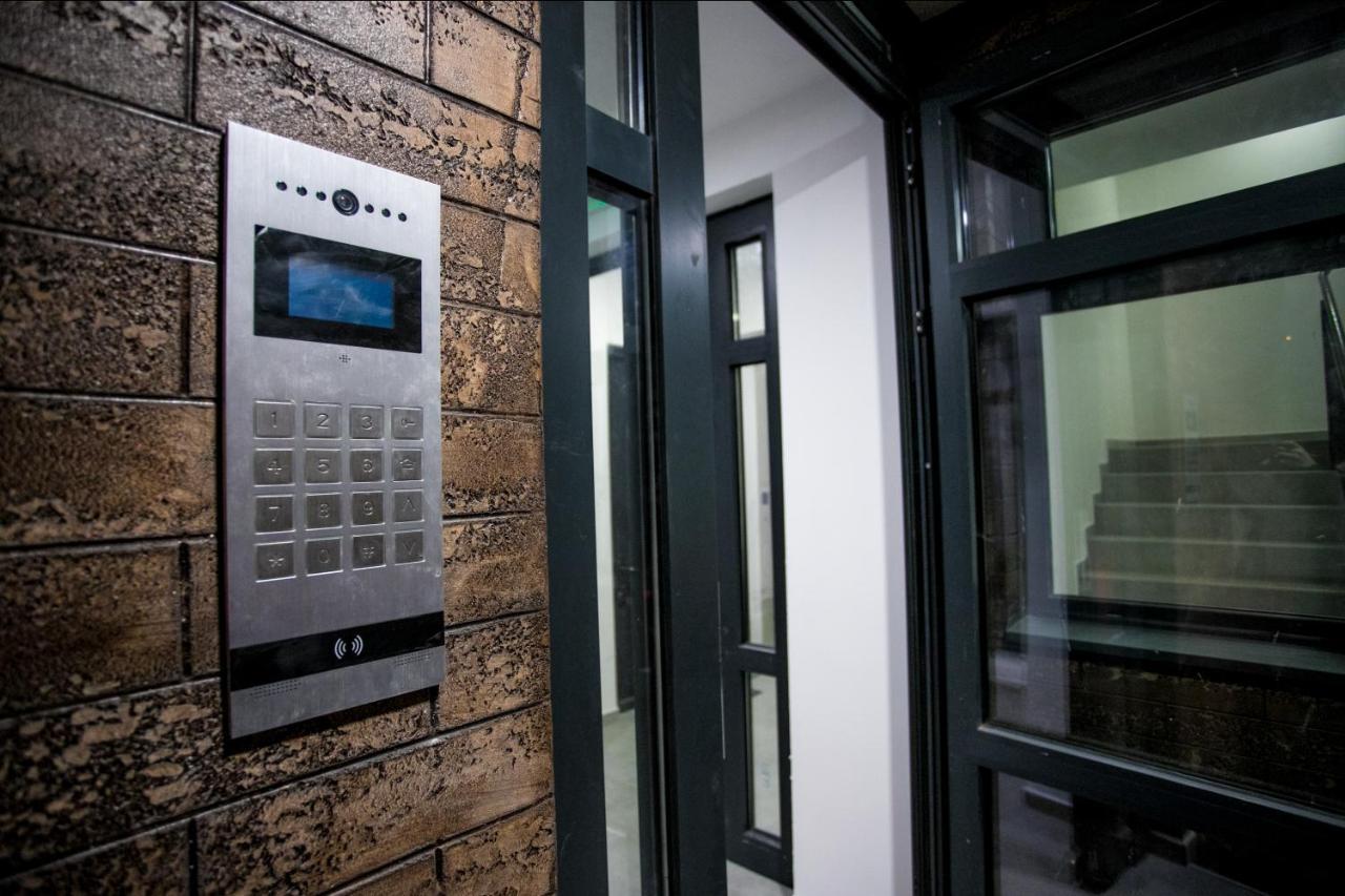 House Of Mac Apartments Ni Екстериор снимка