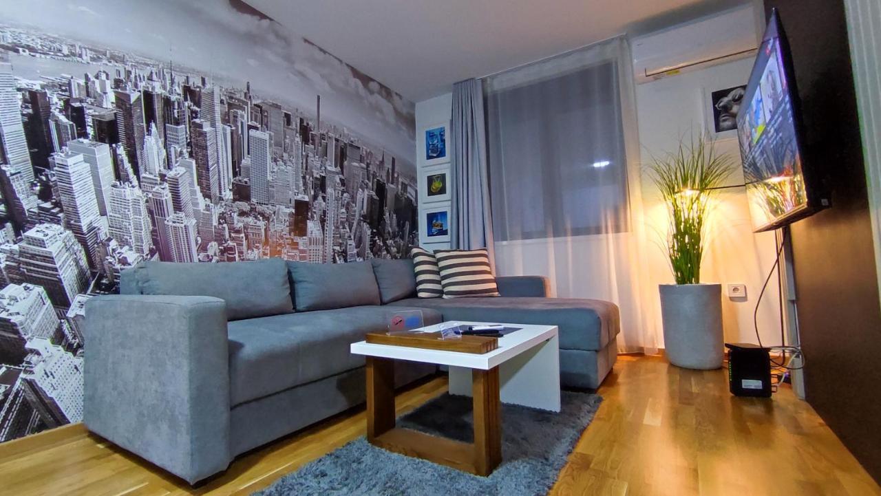 House Of Mac Apartments Ni Екстериор снимка