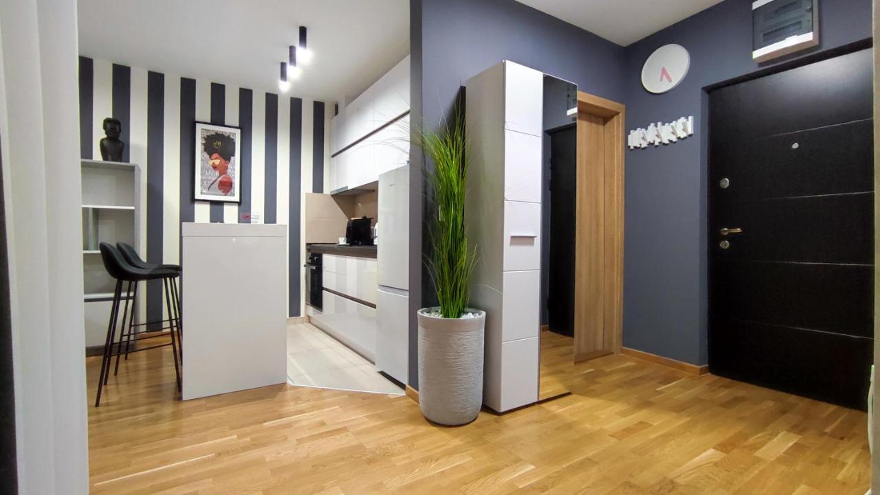 House Of Mac Apartments Ni Екстериор снимка