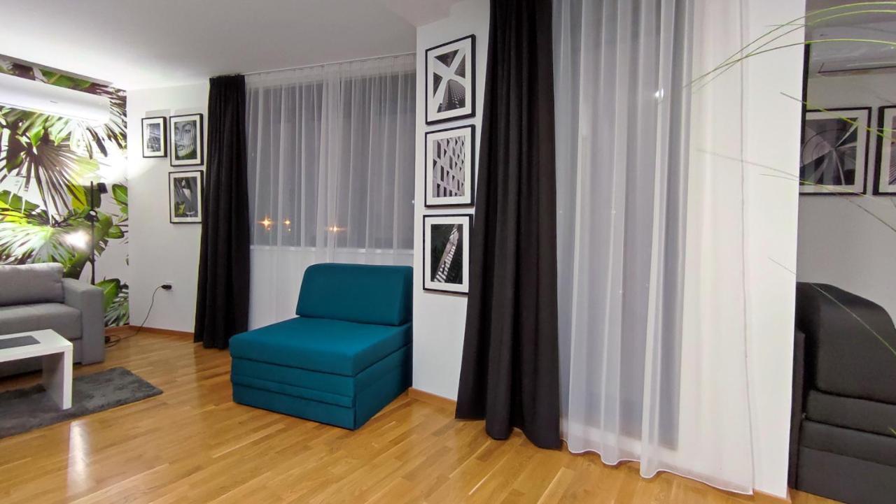 House Of Mac Apartments Ni Екстериор снимка
