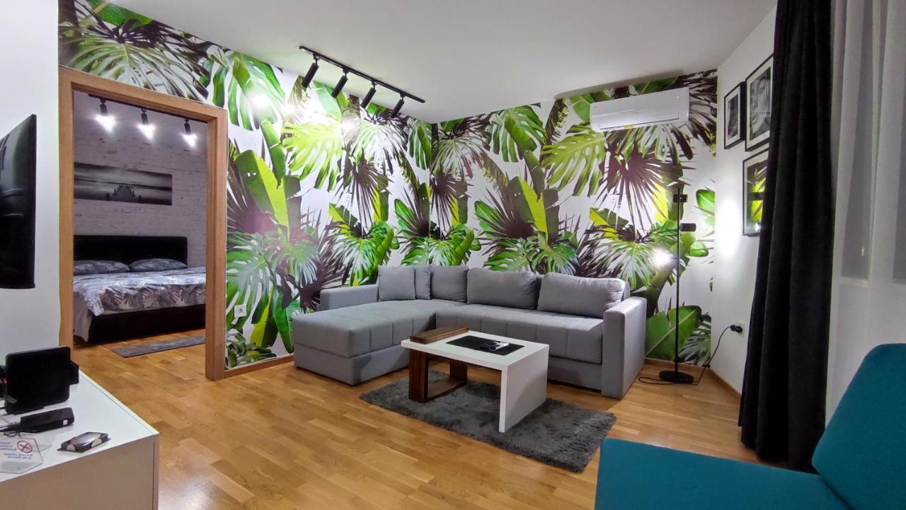 House Of Mac Apartments Ni Екстериор снимка