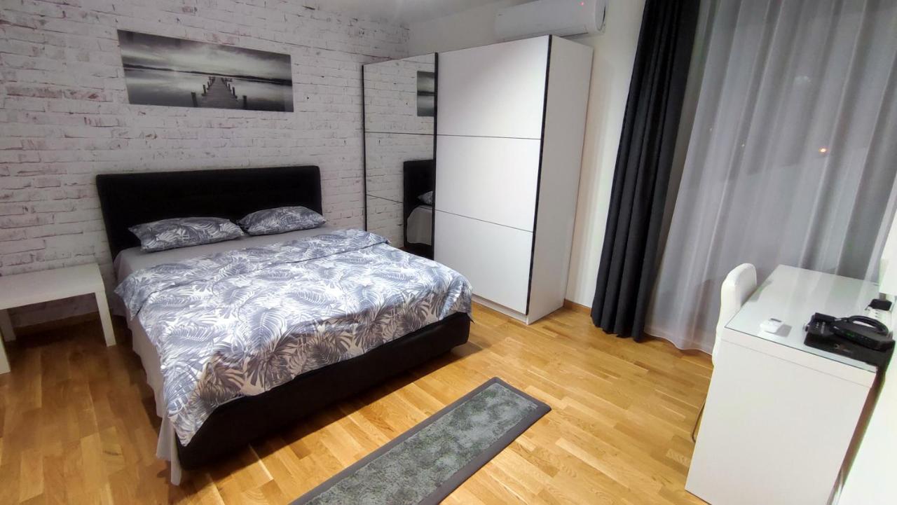 House Of Mac Apartments Ni Екстериор снимка