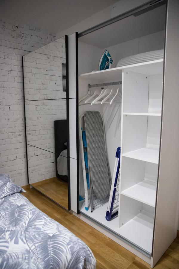 House Of Mac Apartments Ni Екстериор снимка