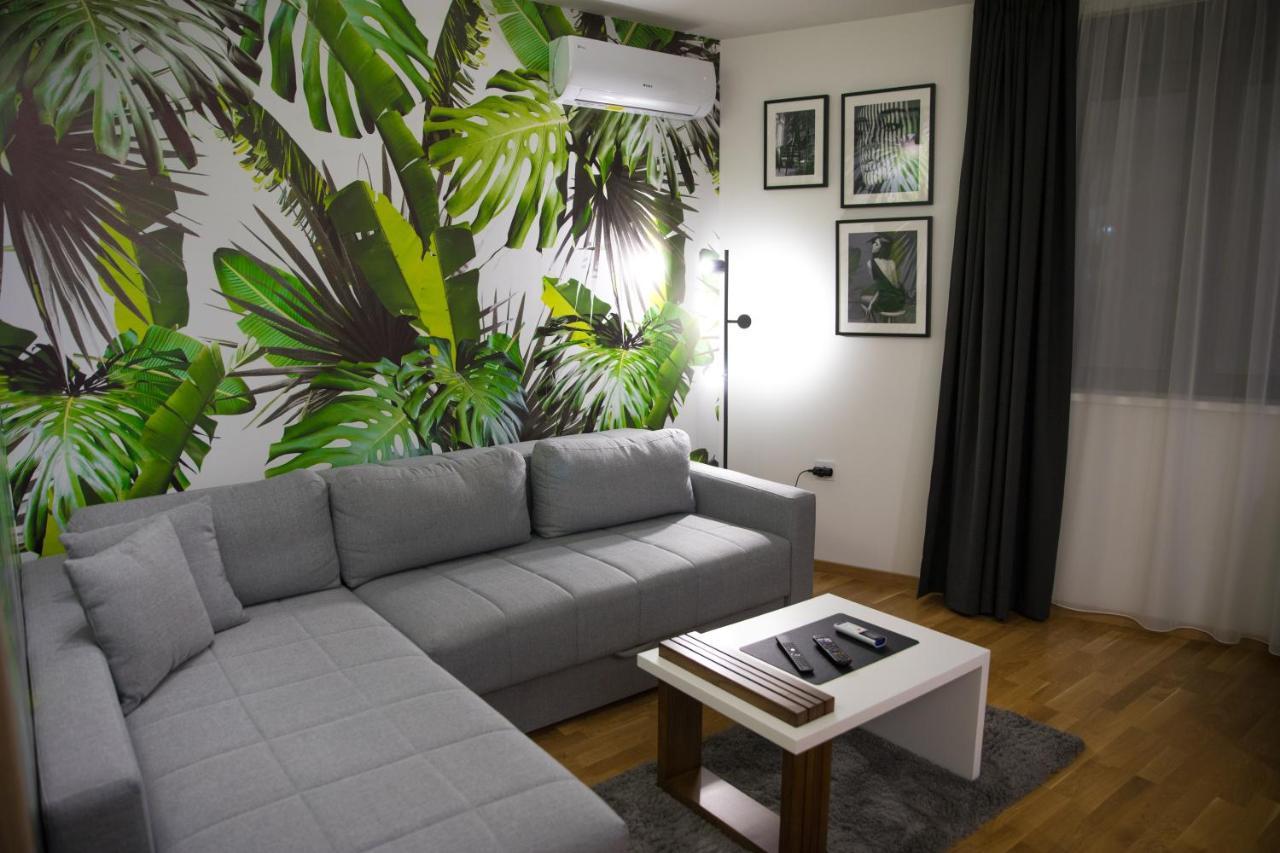 House Of Mac Apartments Ni Екстериор снимка