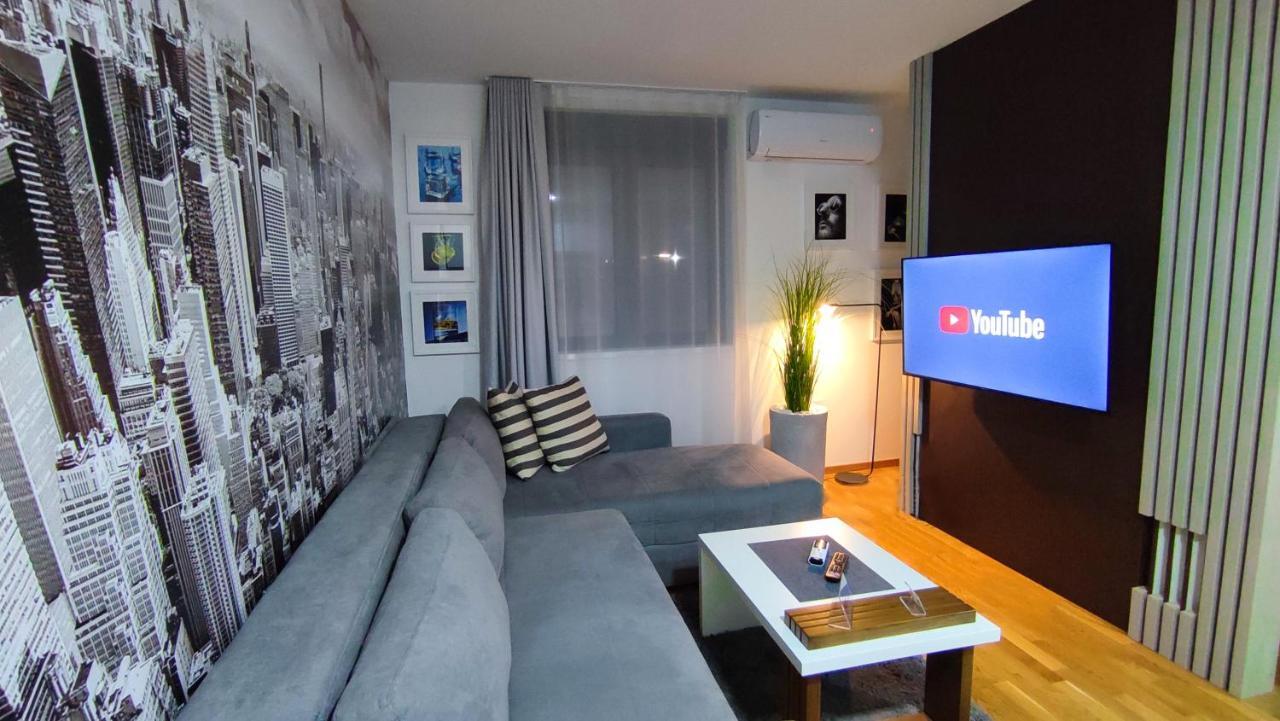 House Of Mac Apartments Ni Екстериор снимка