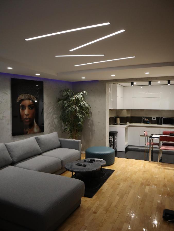 House Of Mac Apartments Ni Екстериор снимка
